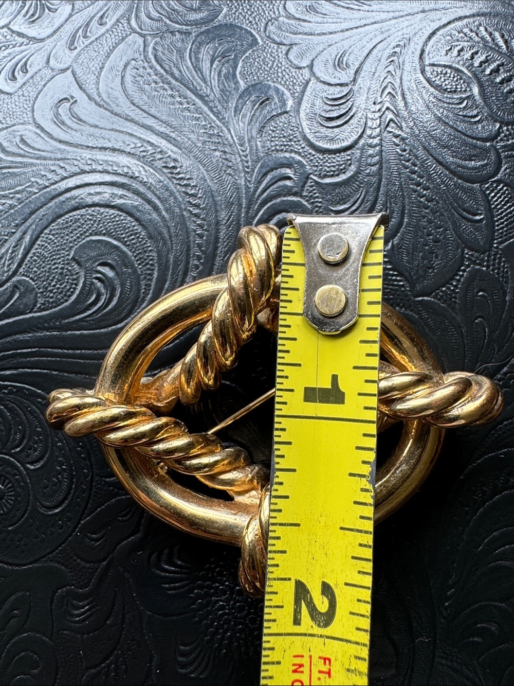 Givenchy Vintage Gold-Tone Interwoven Circle Pin Brooch - Picture 5 of 5